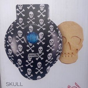 NEW ~ Dash SKULL Mini Waffle Maker 4" Non-Stick Cooking Surface black